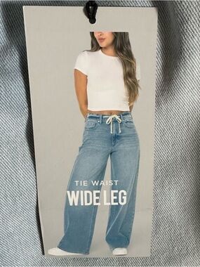 Celebrity Pink Light Blue Denim Jeans with Contrast Stitching